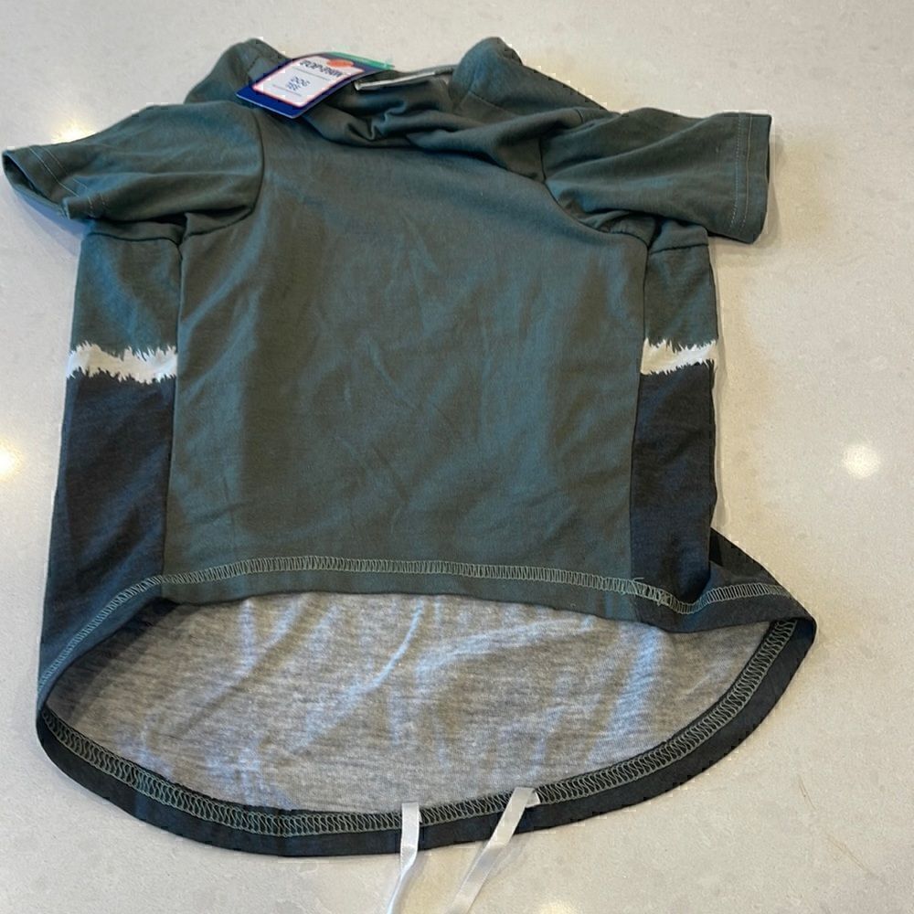 Top-paw tee shirt large, new with tags. Army green tie dye look. Lightweight.